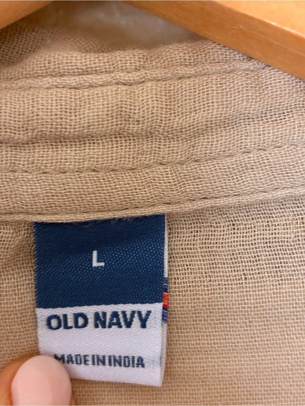 Old Navy | Long sleeve 100% cotton v-neck minimalist button up shirt size large - Picture 2 of 13